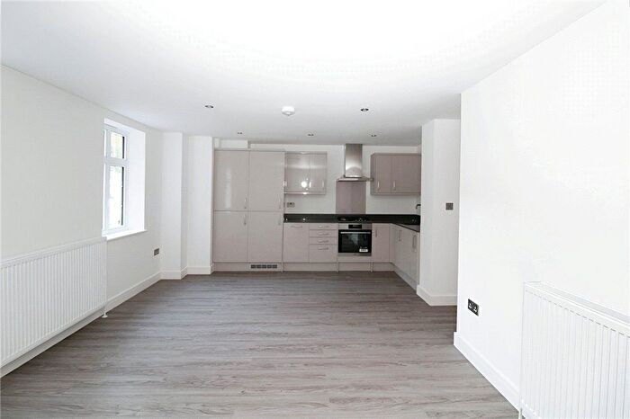 2 Bedroom Flat To Rent In Green Lane, Purley, CR8