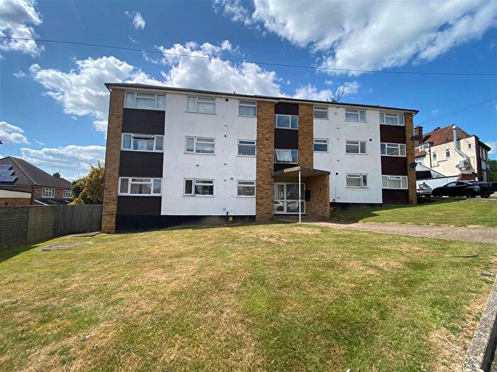 2 Bedroom Flat To Rent In Lexington Court, Mimms Hall Road, Potters Bar, EN6