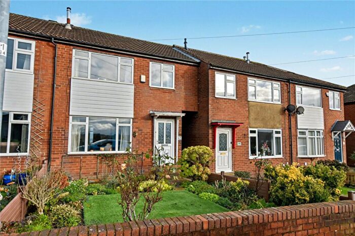 3 Bedroom Town House For Sale In Highfield Drive, Gildersome, Morley, Leeds, LS27