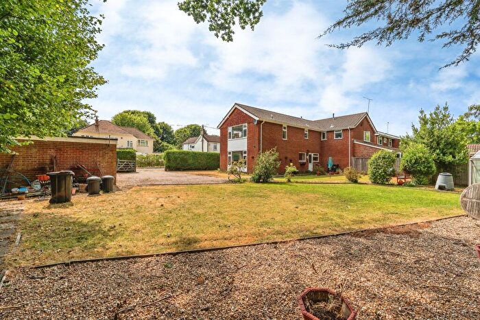3 Bedroom Semi-Detached House For Sale In Pooks Green, Marchwood, Southampton, SO40