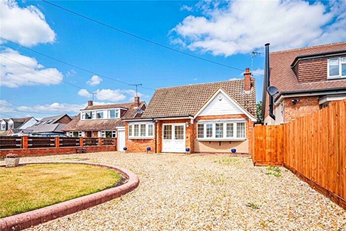2 Bedroom Bungalow For Sale In The Rye, Eaton Bray, Central Bedfordshire, LU6