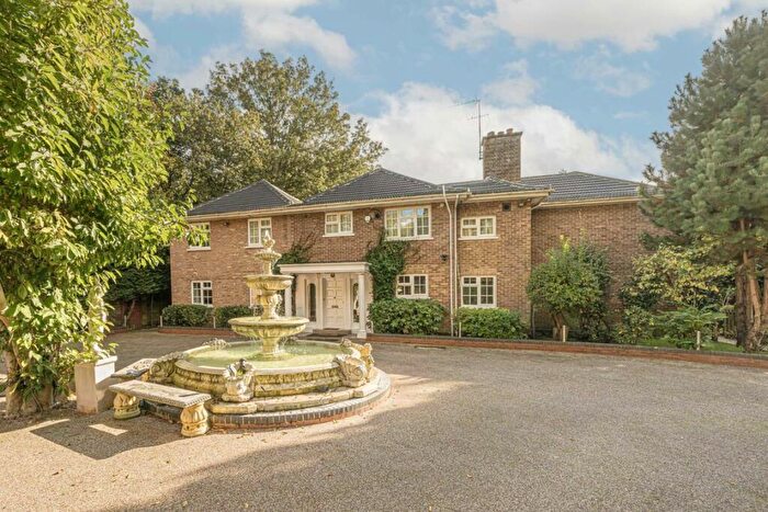 5 Bedroom Detached House For Sale In Cranley Road, Walton On Thames, KT12