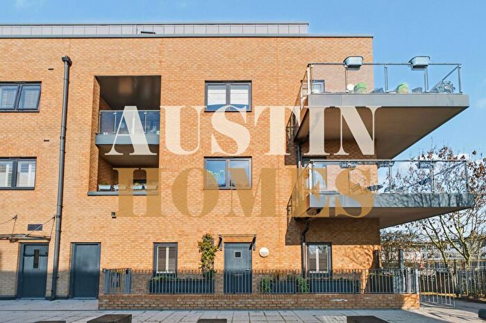 3 Bedroom Flat For Sale In Thornbury Way, London, E17