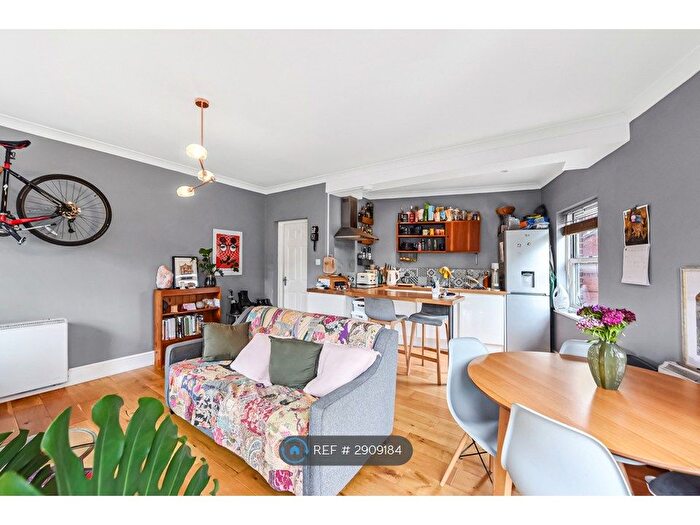 2 Bedroom Flat To Rent In Blenheim Place, London, E1