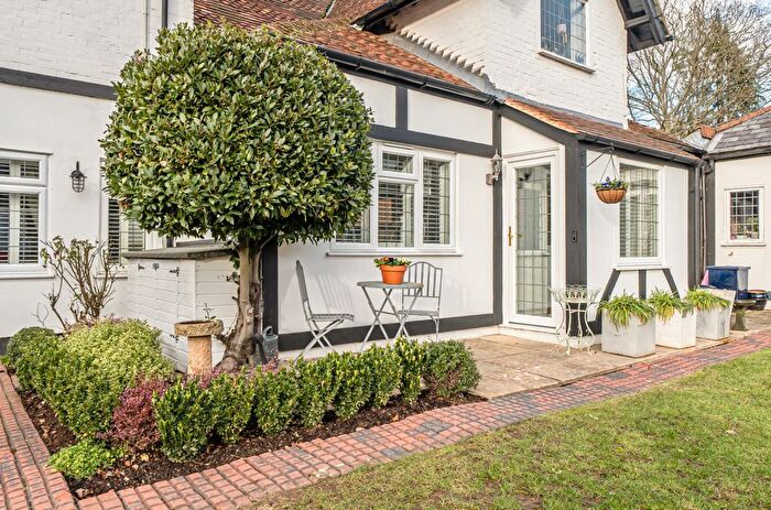 2 Bedroom Flat For Sale In Heathlands Road, Wokingham, Berkshire, RG40