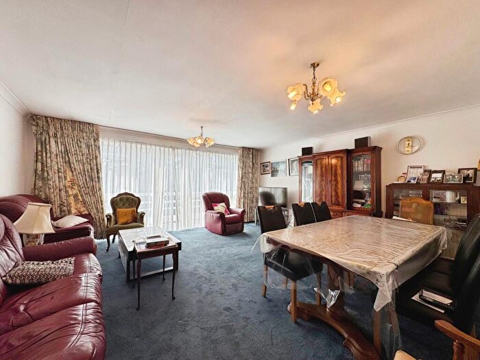 2 Bedroom Flat For Sale In Stonegrove, Edgware, HA8
