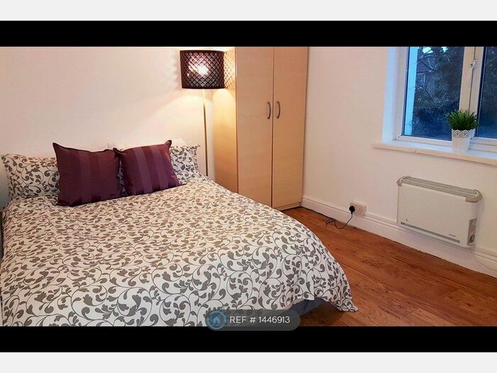 Studio To Rent In Montrell Road, London, SW2