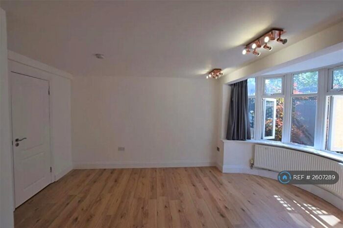 3 Bedroom Flat To Rent In Renters Ave, London, NW4