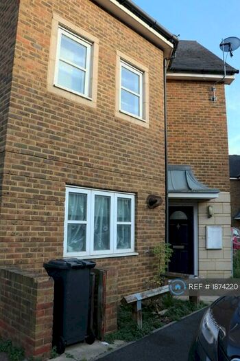 3 Bedroom Semi-Detached House To Rent In Charlecote Road, Dagenham, RM8