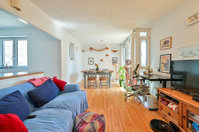 1 Bedroom Flat For Sale In Portland Street, Elephant And Castle, London, SE17