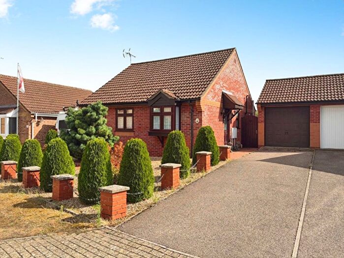 2 Bedroom Detached Bungalow For Sale In St. Thomas Close, Brandon, IP27