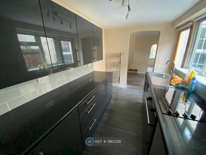 2 Bedroom Terraced House To Rent In Eastland Road, Yeovil, BA21