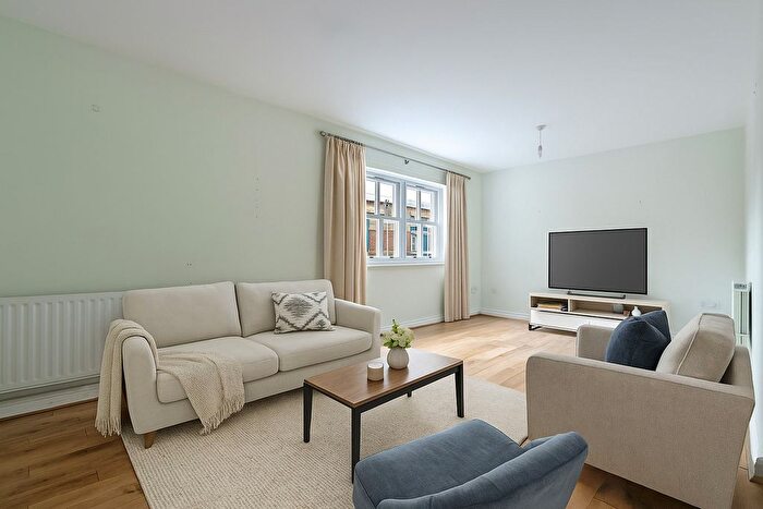 2 Bedroom Flat To Rent In Creswick Road, London, W3