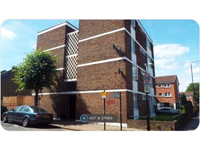 3 Bedroom Flat To Rent In Russell House, London, E6