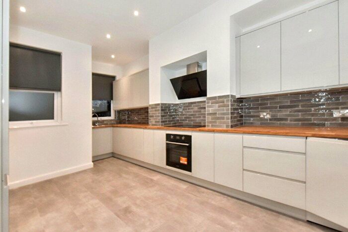 6 Bedroom Terraced House For Sale In Royal Park Grove, Hyde Park, Leeds, West Yorkshire, LS6