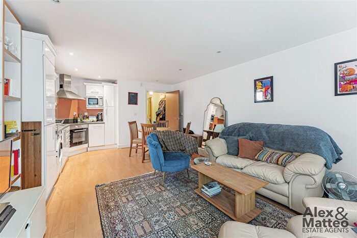 2 Bedroom Flat For Sale In Elgar Street, Canada Water, SE16