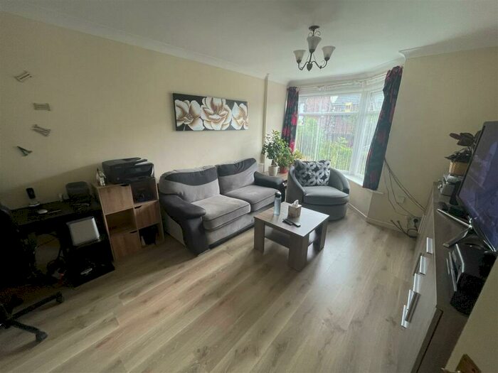3 Bedroom Semi-Detached House To Rent In Duckworth Road Prestwich Manchester Greater Manchester, M25