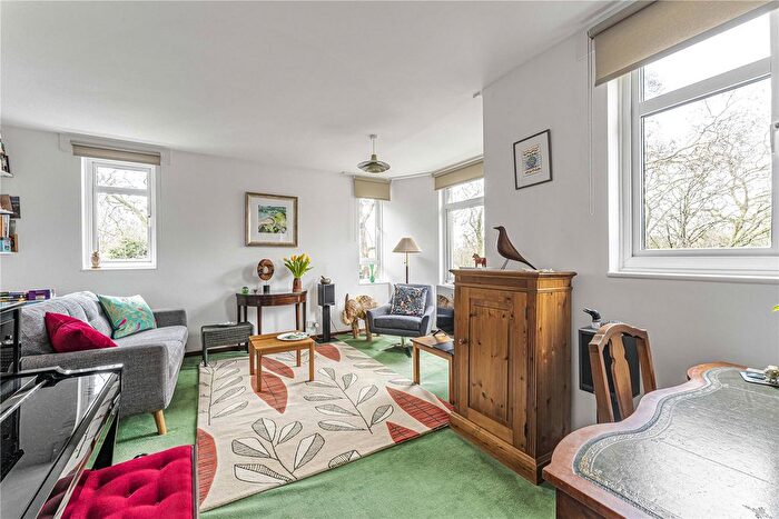 3 Bedroom Maisonette For Sale In Gore Road, London, E9