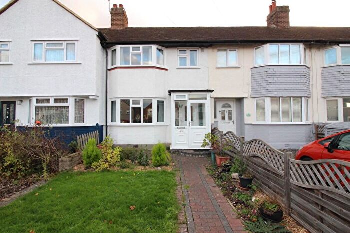 3 Bedroom Terraced House For Sale In Buckland Way, Worcester Park, KT4