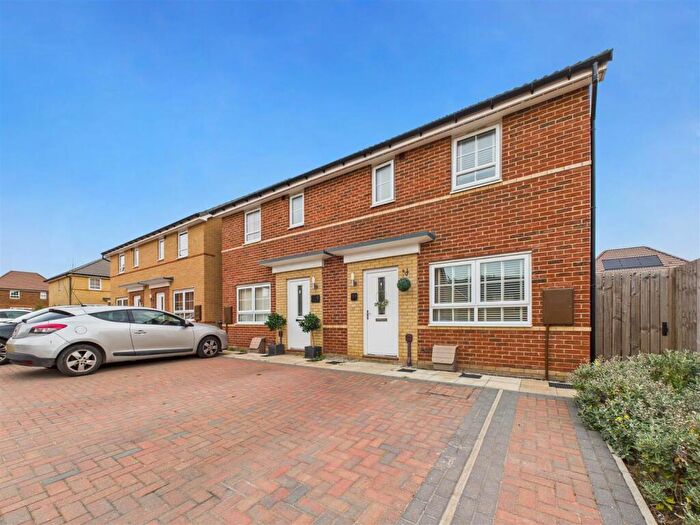 3 Bedroom Semi-Detached House For Sale In Clarke Avenue, Hessle, HU13