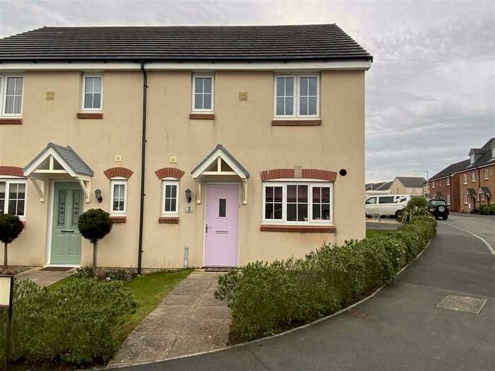3 Bedroom Semi-Detached House For Sale In Heol Waungron, Ffoslas, Kidwelly, SA17