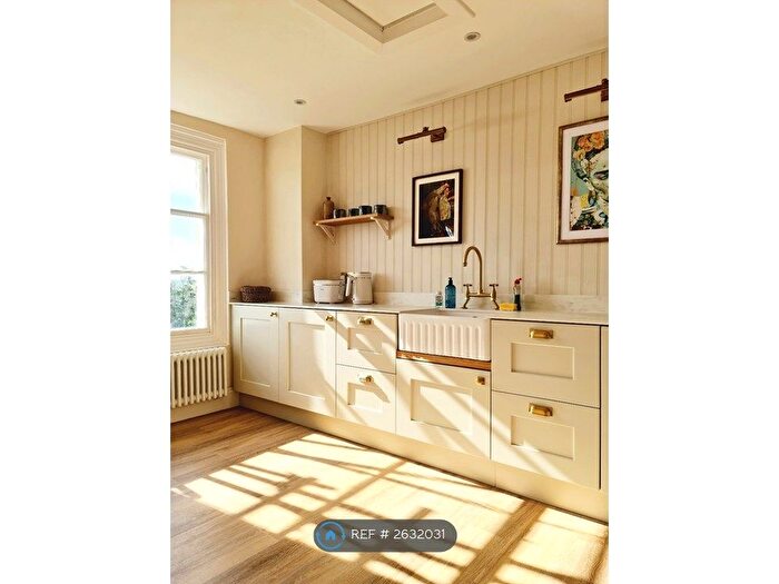 1 Bedroom Flat To Rent In Trinity Square, Margate, CT9