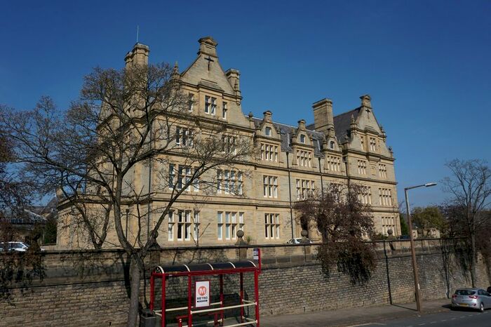 2 Bedroom Flat To Rent In Bramwell Way, Halifax, HX1