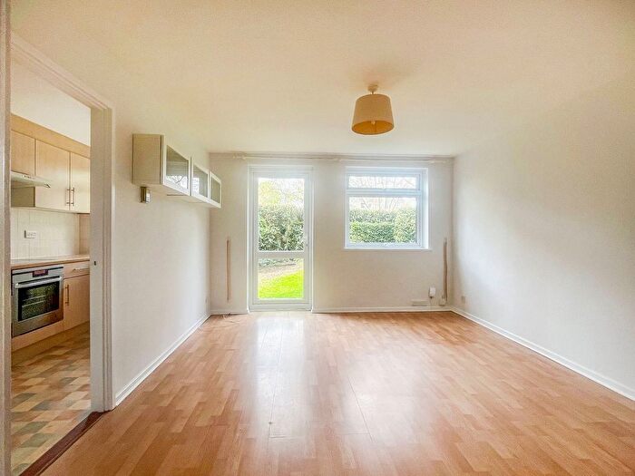 1 Bedroom Flat To Rent In Harrowdene Gardens, Teddington, TW11