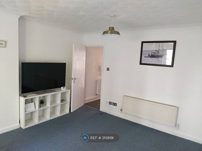 2 Bedroom Flat To Rent In Labrador Quay, Salford, M50