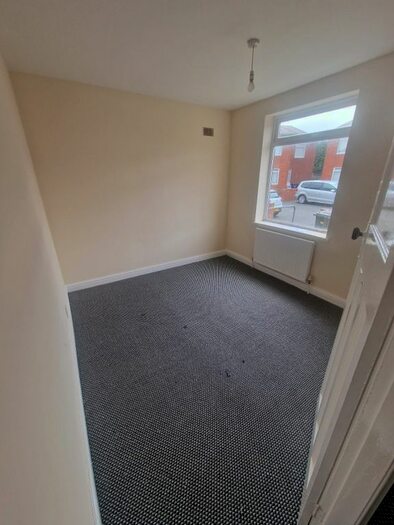 3 Bedroom Flat To Rent In Moorhead, Newcastle Upon Tyne, NE5