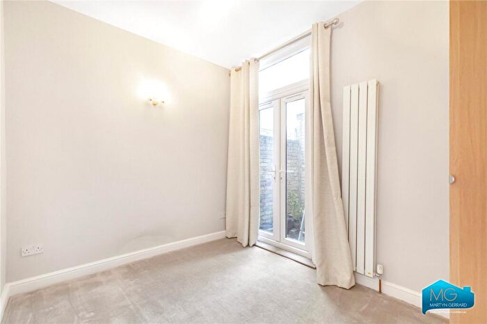 2 Bedroom Apartment To Rent In Carlingford Road, Ducketts Green, London, N15