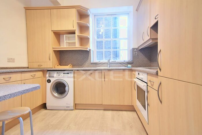 2 Bedroom Flat To Rent In Buckland Crescent, Belsize Park, London, NW3