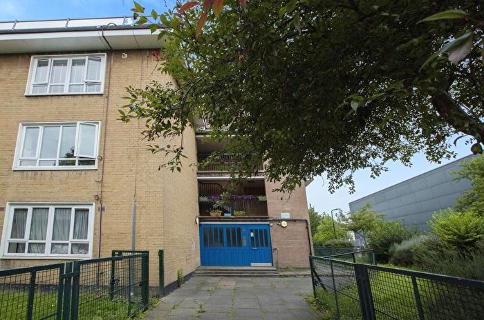 3 Bedroom Apartment To Rent In Frampton Park Road, London, E9