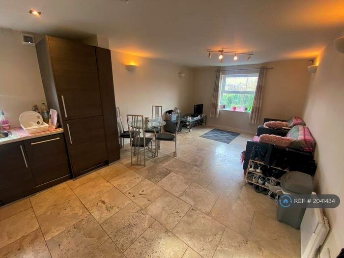 2 Bedroom Flat To Rent In The Junxion, Leeds, LS5