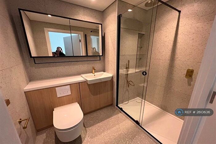 2 Bedroom Flat To Rent In Bouchon Point, Cendal Crescent, E1