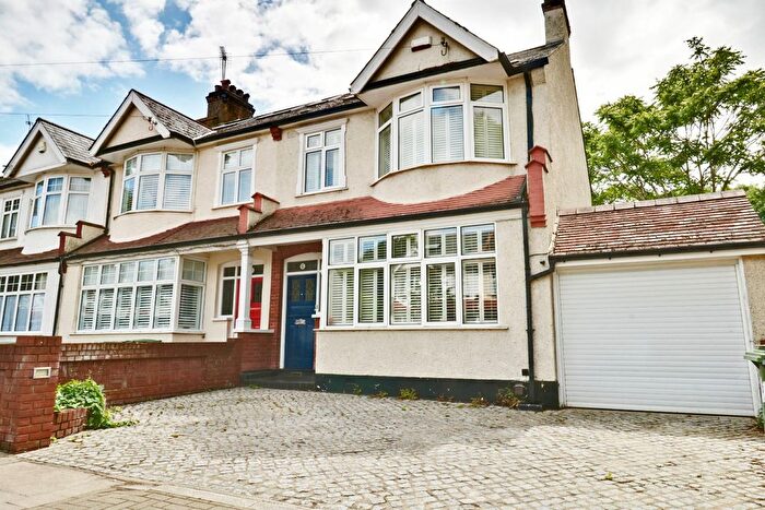 4 Bedroom Semi-Detached House To Rent In Palace View, Bromley, BR1