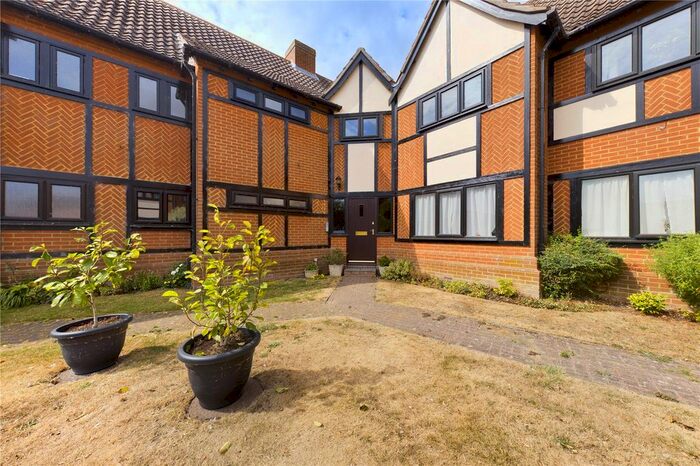 2 Bedroom Flat To Rent In High Street, Earith, Huntingdon, Cambridgeshire, PE28