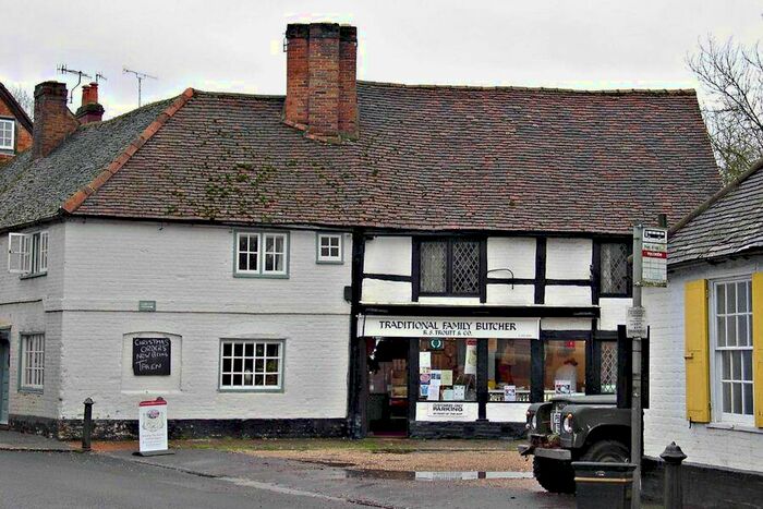 1 Bedroom Apartment To Rent In West Wycombe Village, HP14