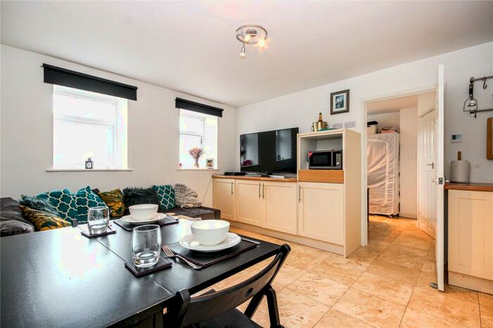 1 Bedroom Apartment To Rent In Richmond Court, Richmond Dale, Clifton, Bristol, BS8