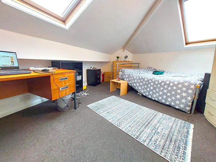 7 Bedroom Semi-Detached House To Rent In Roslin Road, Sheffield, S10