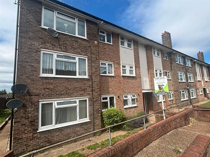 2 Bedroom Flat For Sale In Nichol Lane, Bromley, BR1