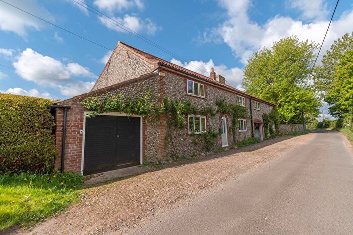 4 Bedroom Barn Conversion For Sale In Bale Road, Sharrington, NR24