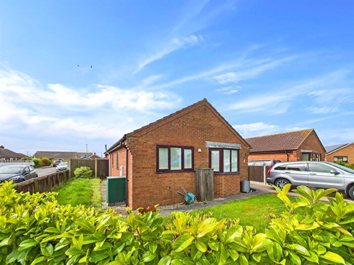 2 Bedroom Detached Bungalow For Sale In Meadowview, Hogsthorpe, Skegness, PE24
