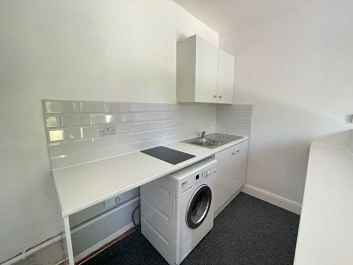 Studio To Rent In Carlton Crescent, Luton, LU3