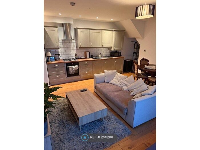 1 Bedroom Flat To Rent In Barbauld Road, London, N16