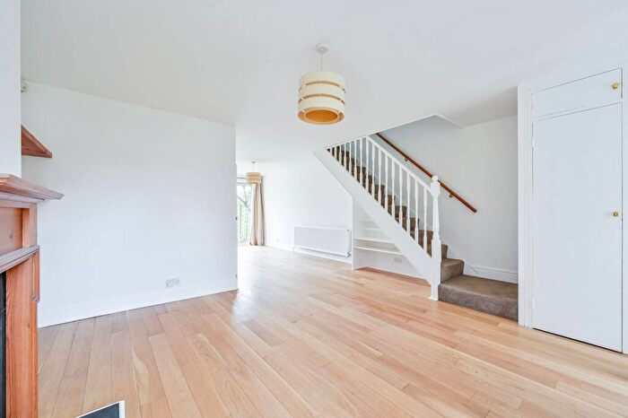 3 Bedroom House To Rent In Quaggy Walk, Blackheath, London, SE3