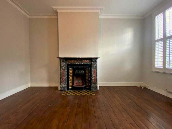 2 Bedroom Apartment To Rent In Oakbank Grove, Herne Hill, London, SE24