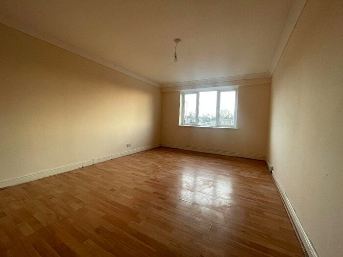 2 Bedroom Apartment For Sale In Sundon Park Parade, Sundon Park, Luton, Bedfordshire, LU3