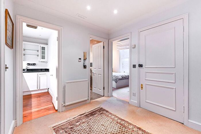 1 Bedroom Flat To Rent In Harcourt Terrace, Chelsea, London, SW10