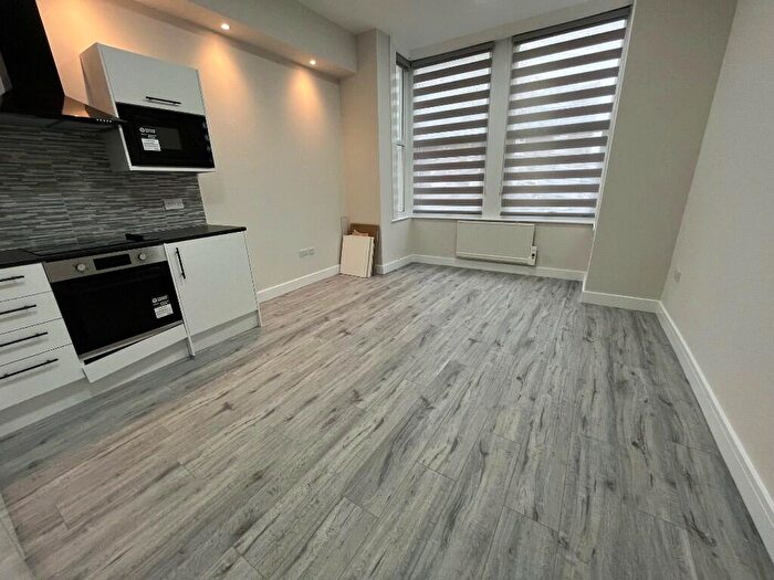 1 Bedroom Flat To Rent In Greenhill Park, London, NW10